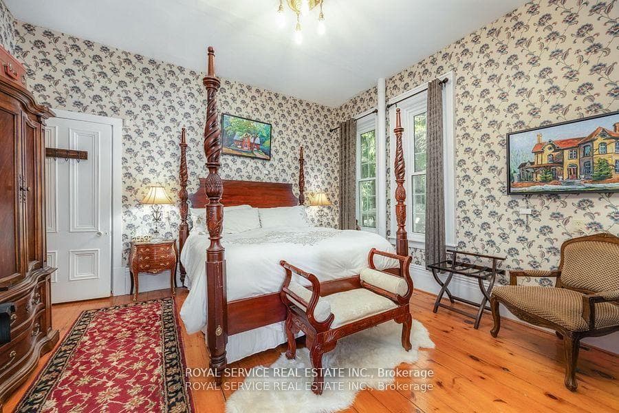 60 King Street photo 23