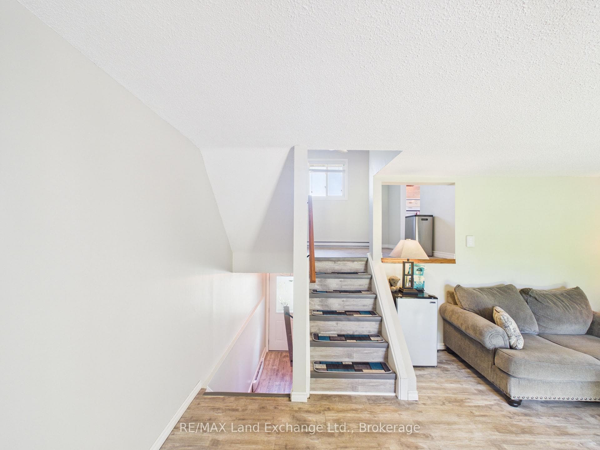658 Hunter Street photo 6