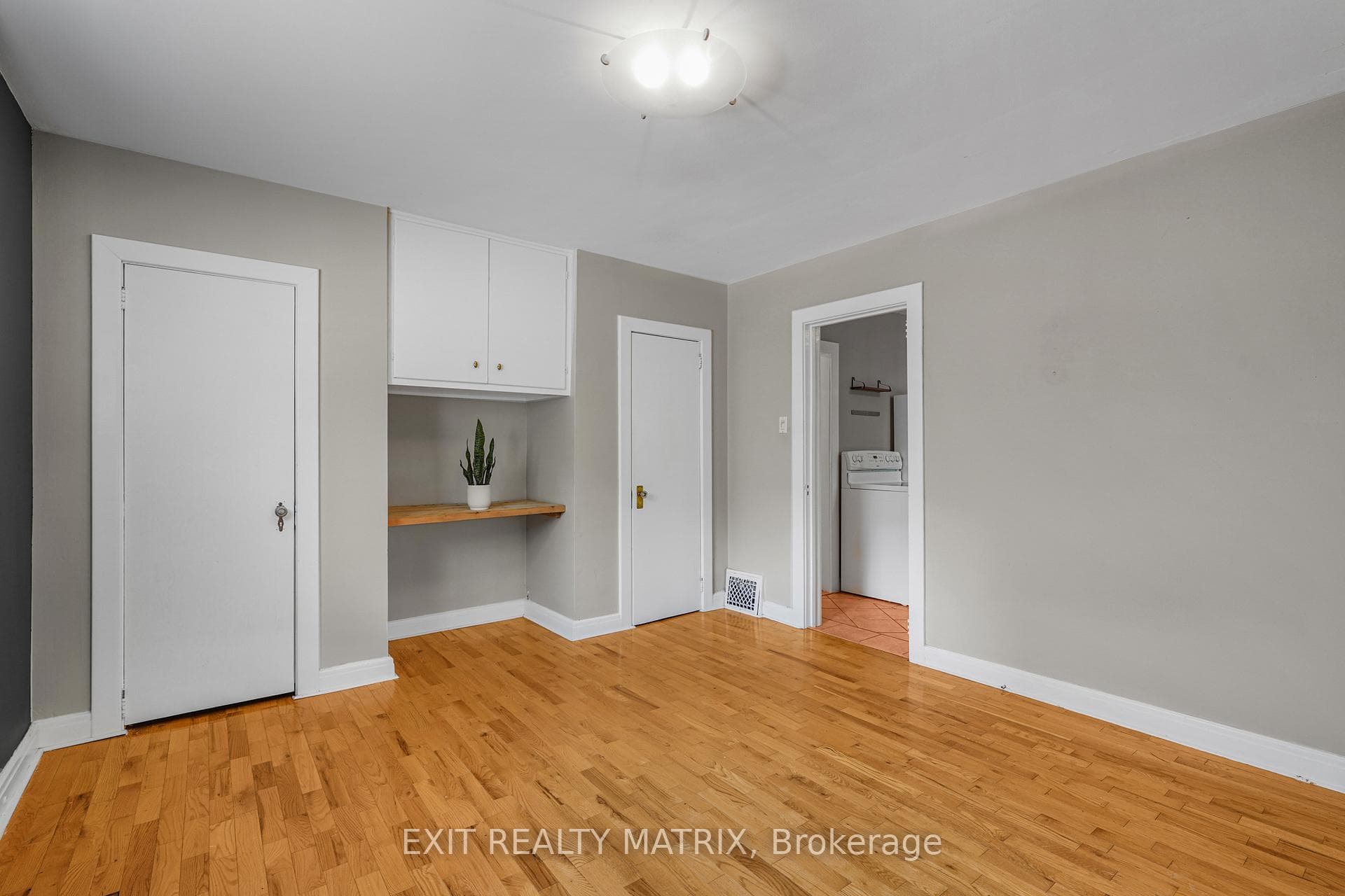 261 Montfort Street photo 16