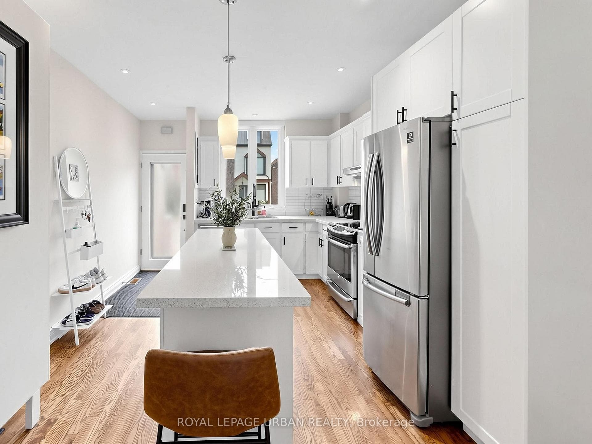 24 Cavell Avenue photo 3