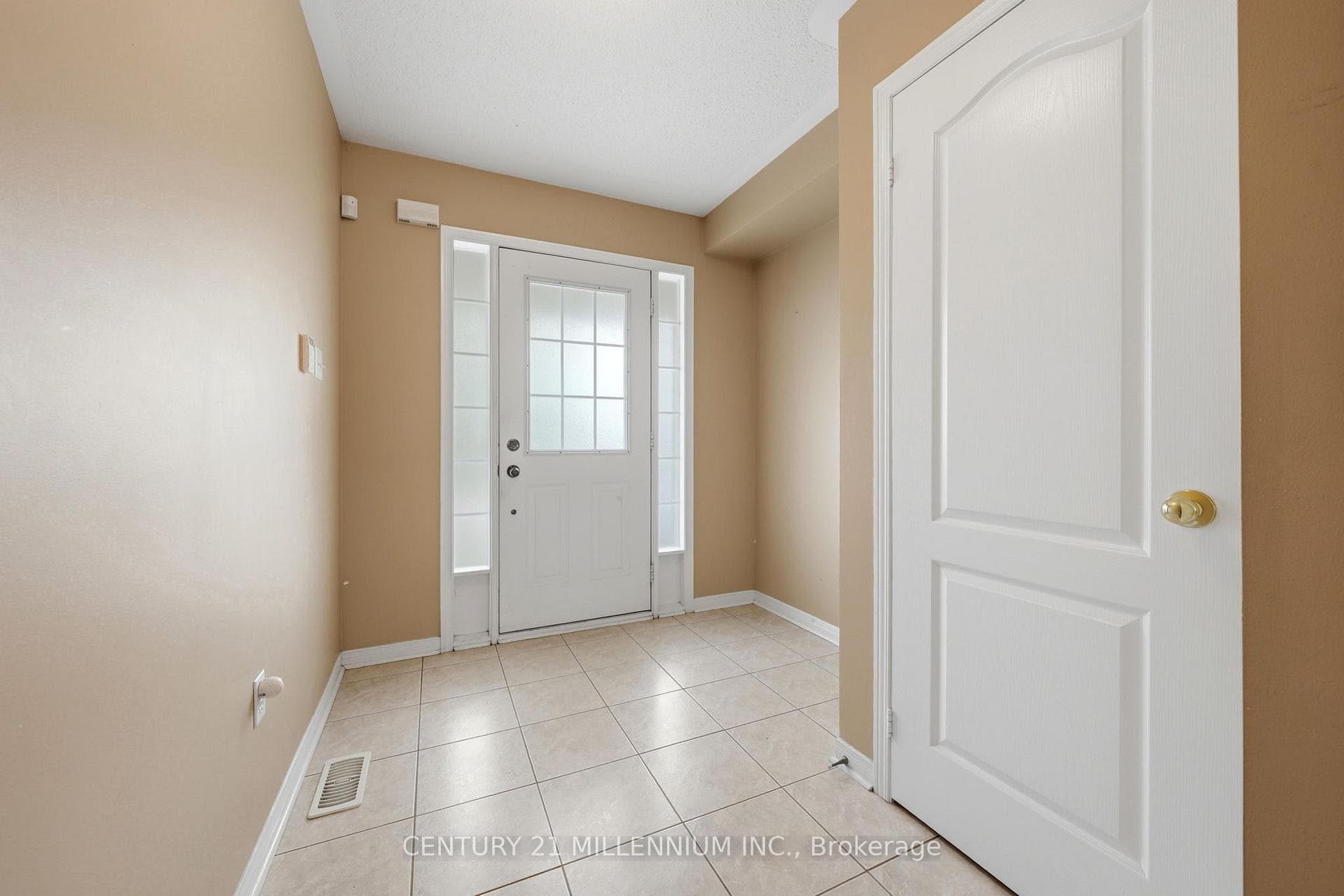 6399 Spinnaker Circle Unit 6 photo 3