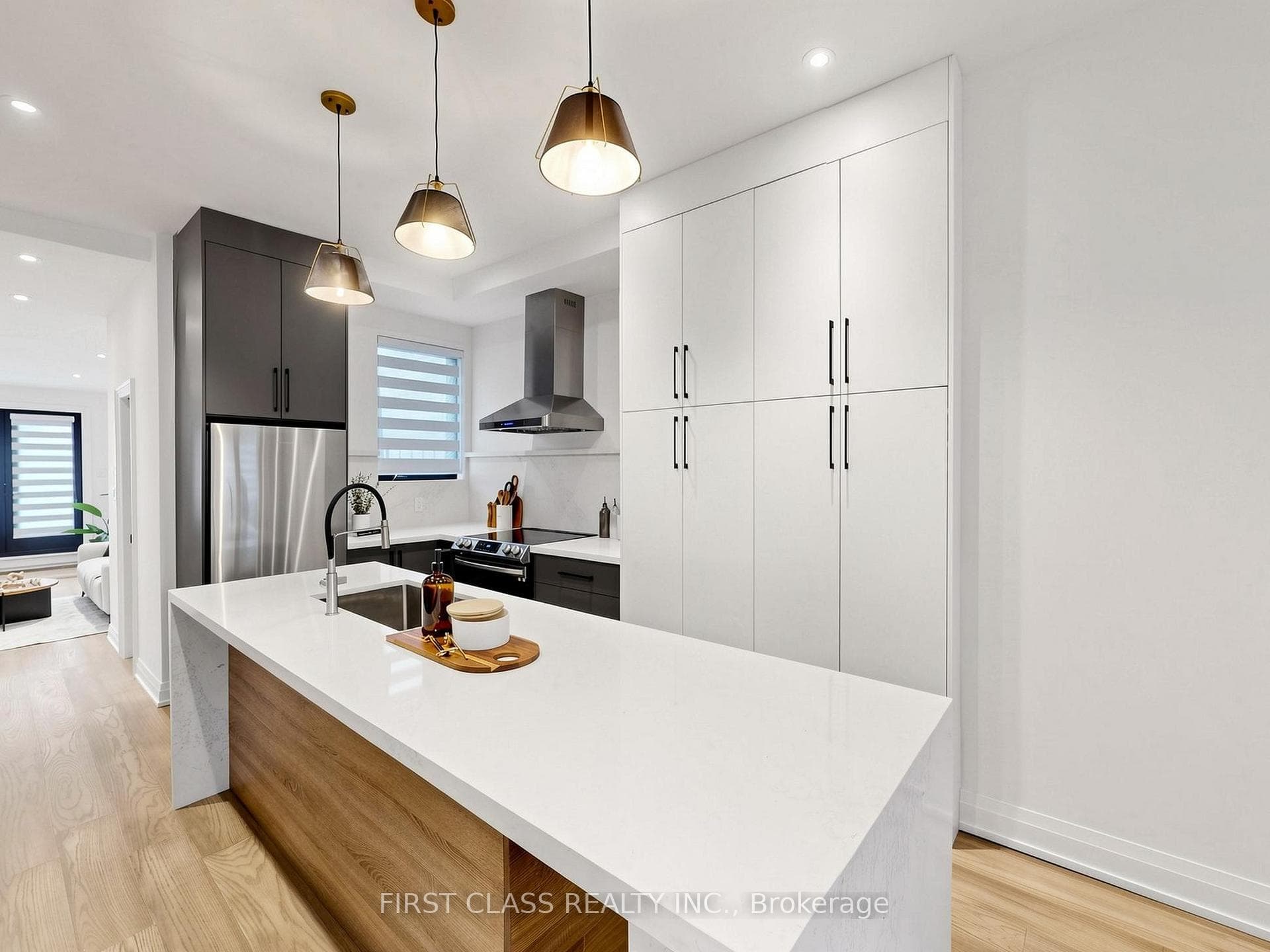 174 Manning Avenue photo 8