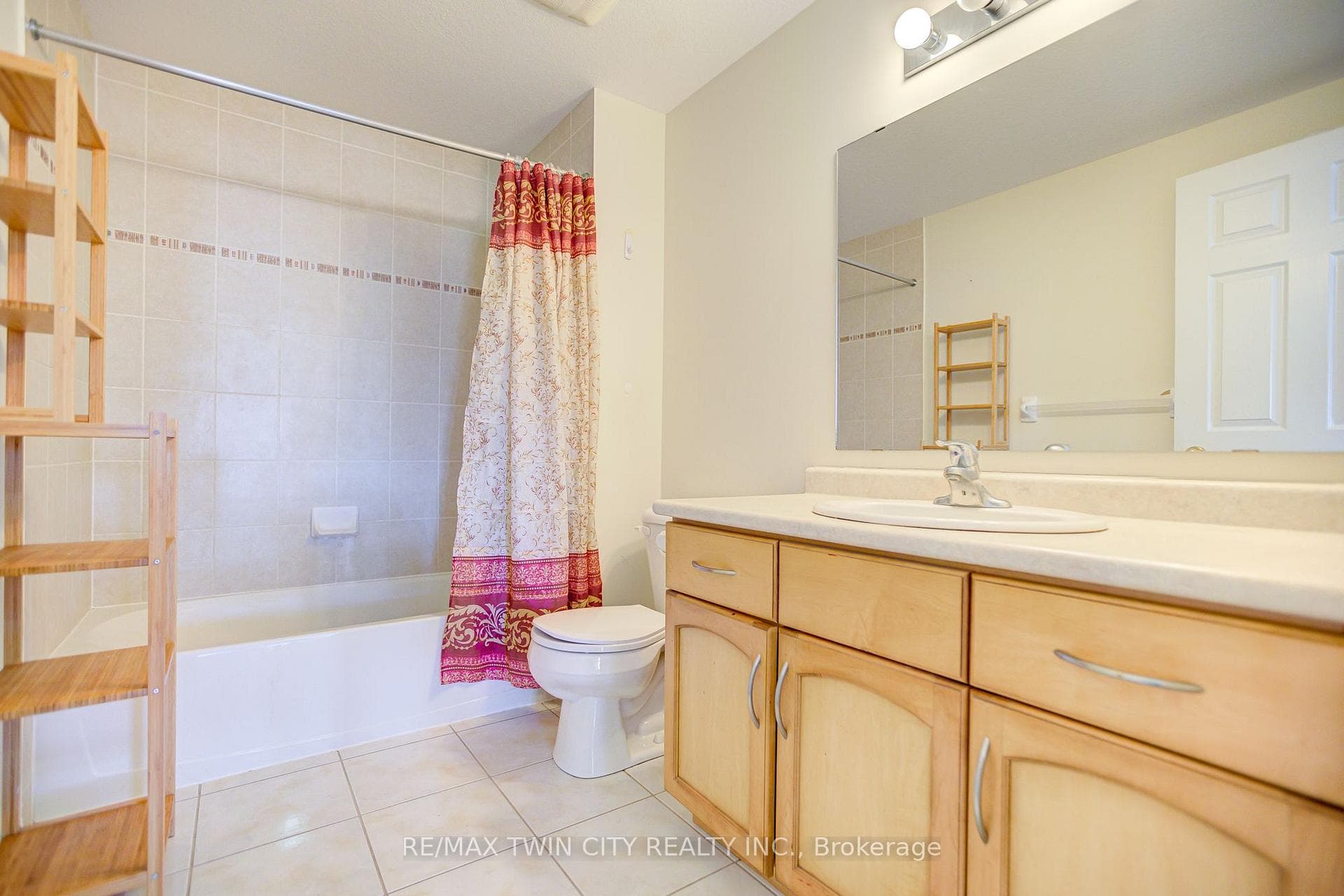 106 Country Clair Street photo 25