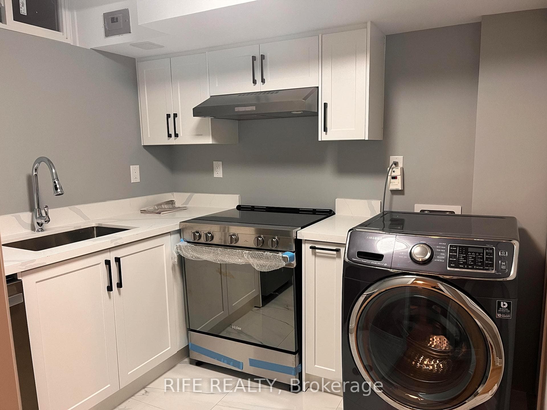 59 Barrington Crescent Unit Bsmt photo 2