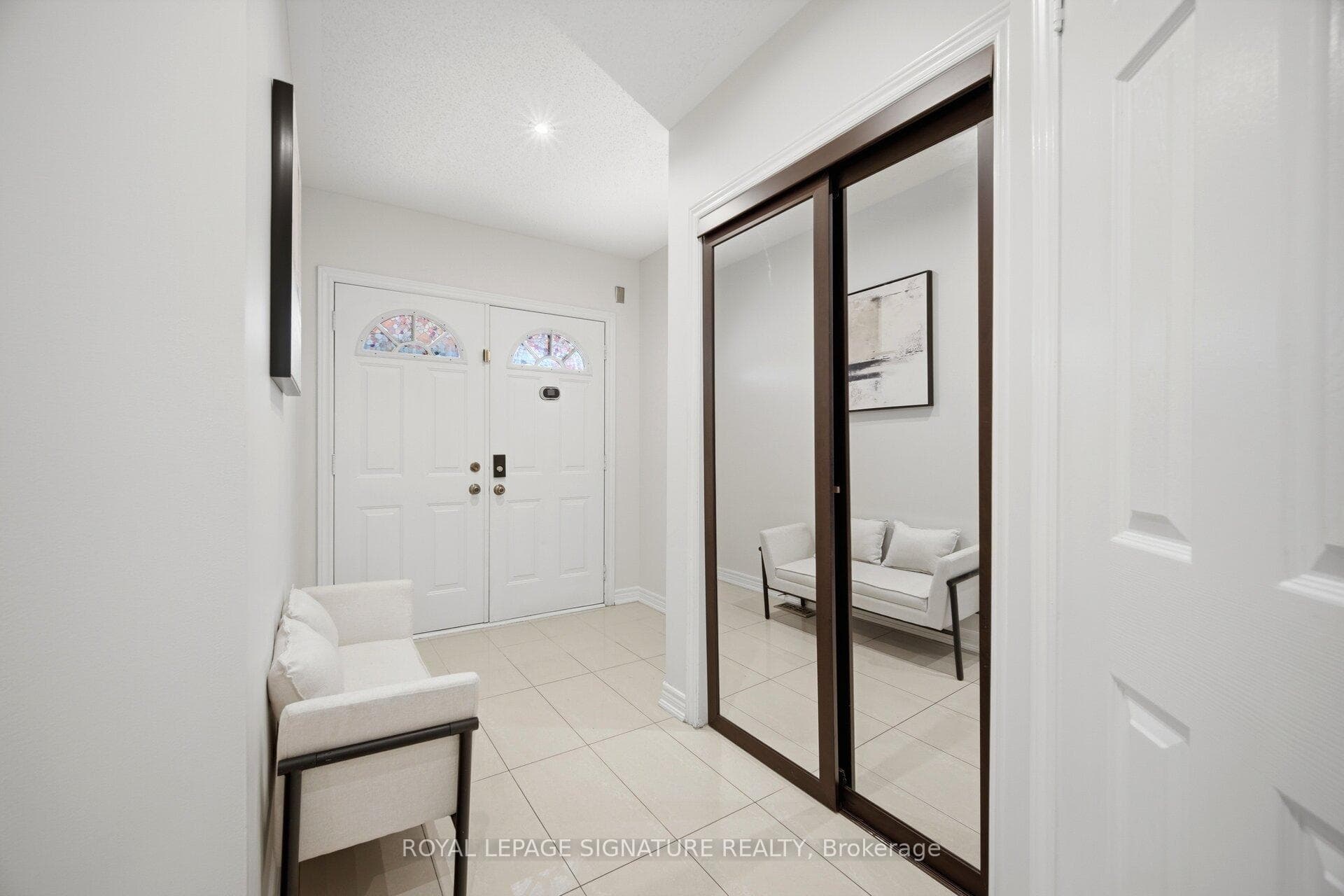 901 Knotty Pine Grove photo 3
