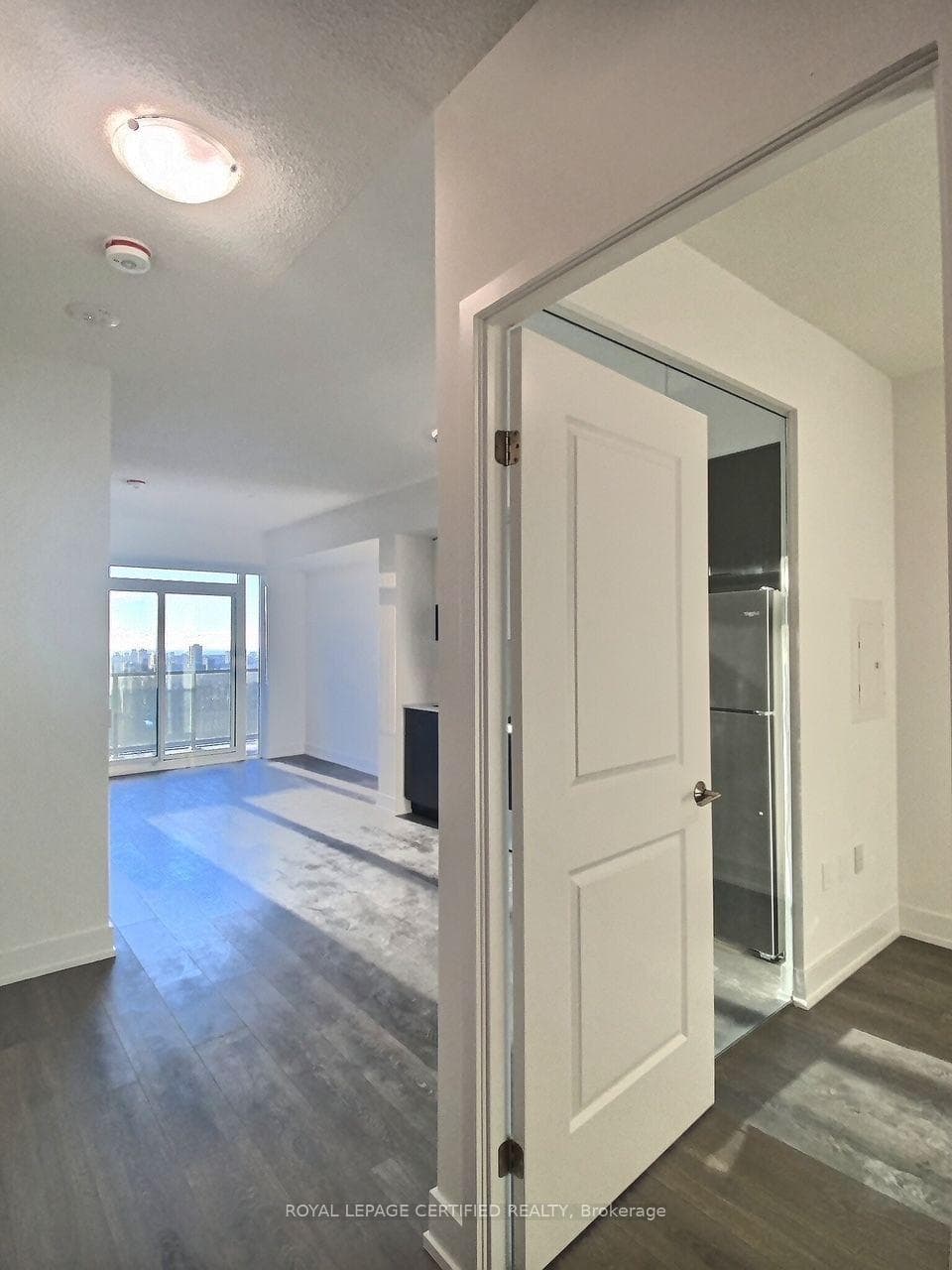 202 Burnhamthorpe Road Unit 2008 photo 12