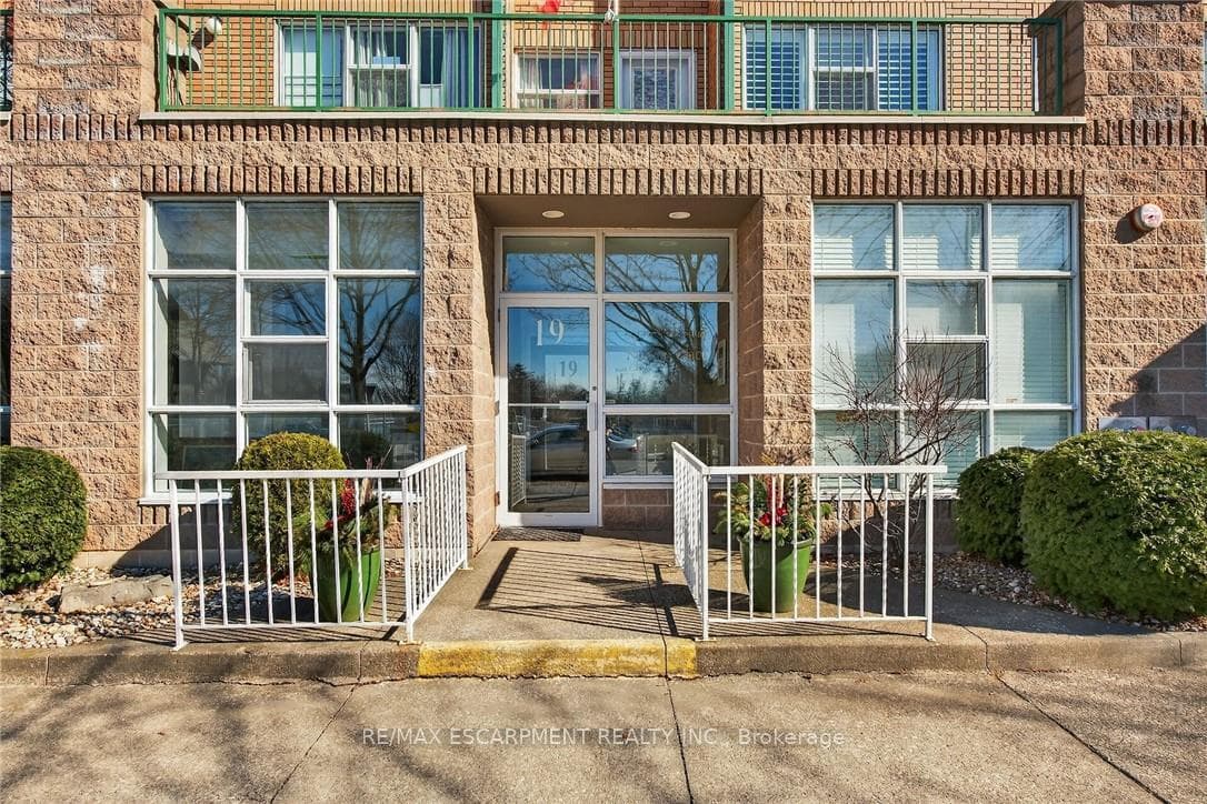19 Lake Avenue Unit 303 photo 4