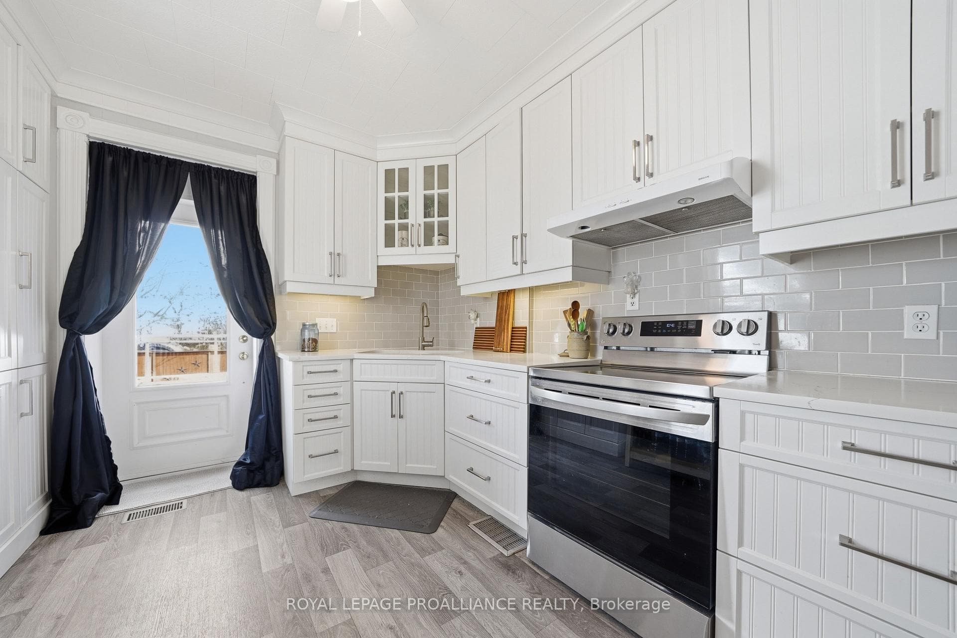 154 St Lawrence Street photo 13