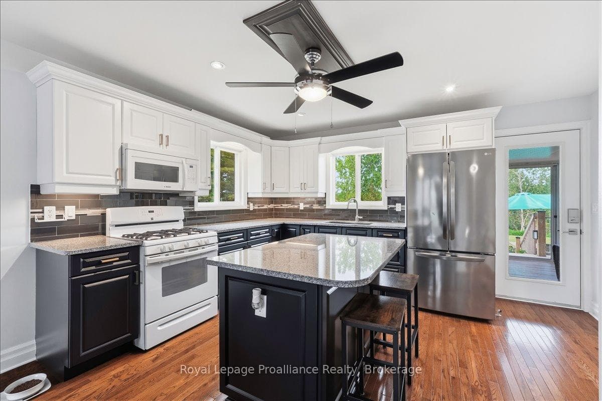 229 Henry Street photo 7