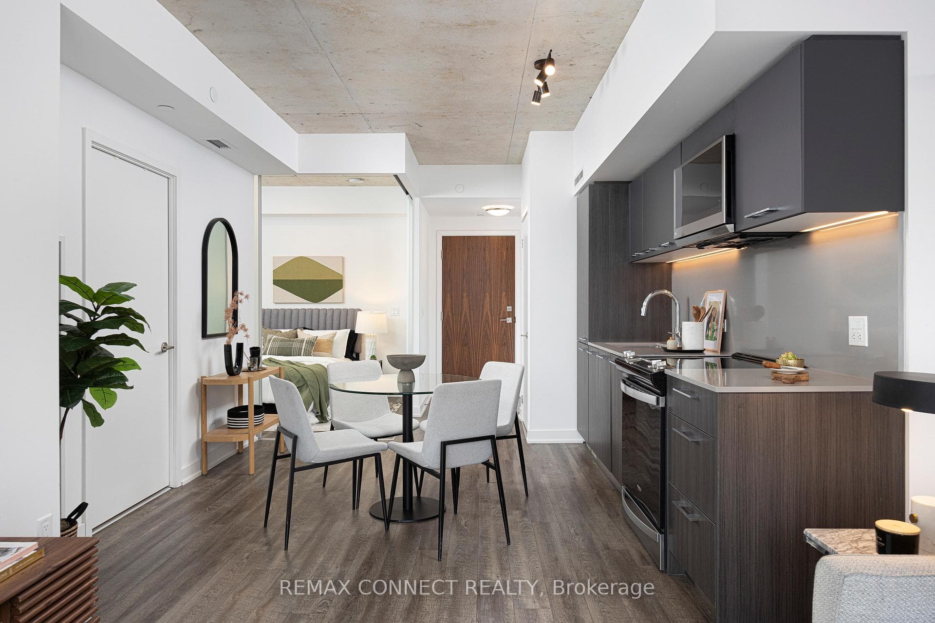 665 Queen Street Unit 417 photo 13