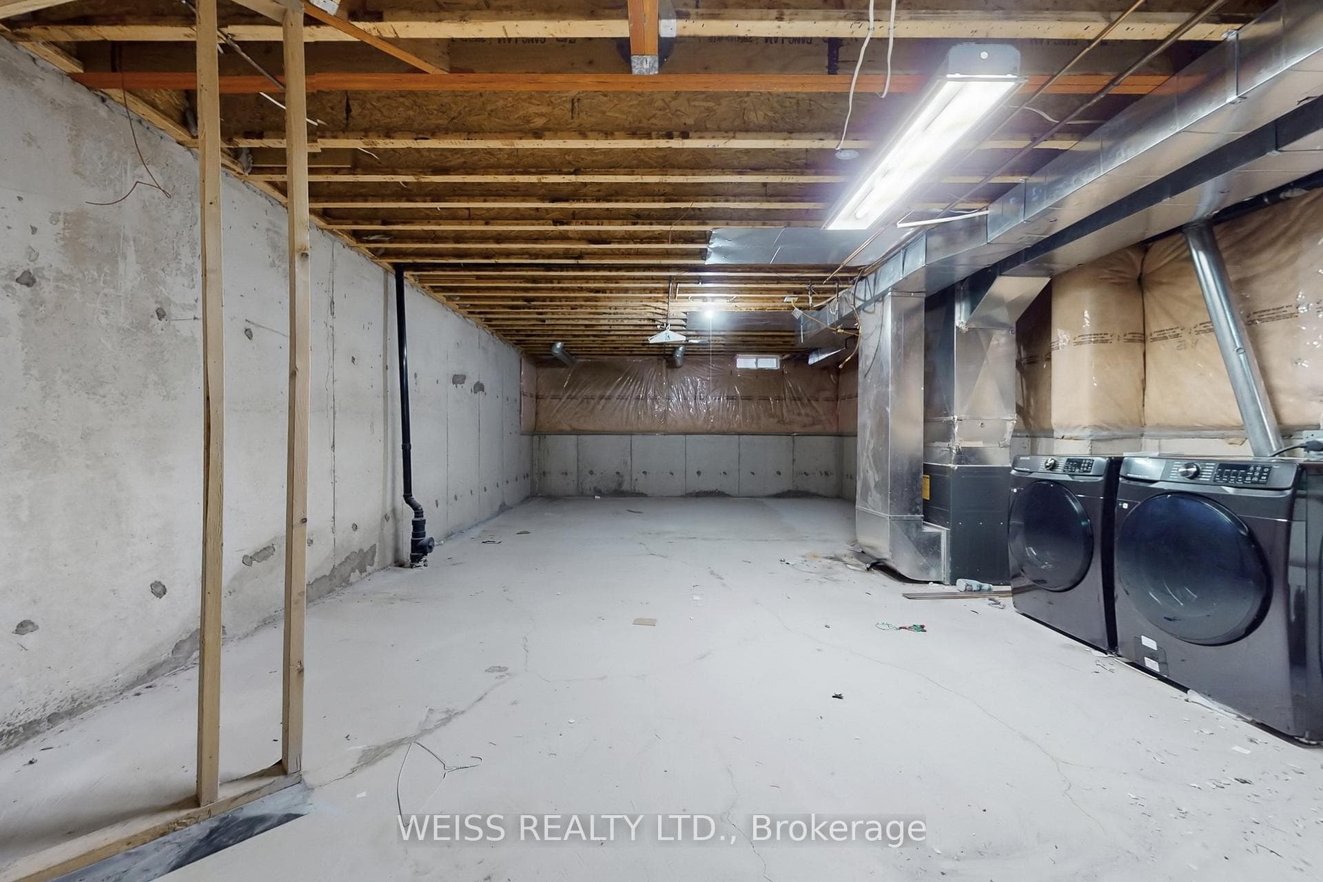 942 Khan Crescent photo 43