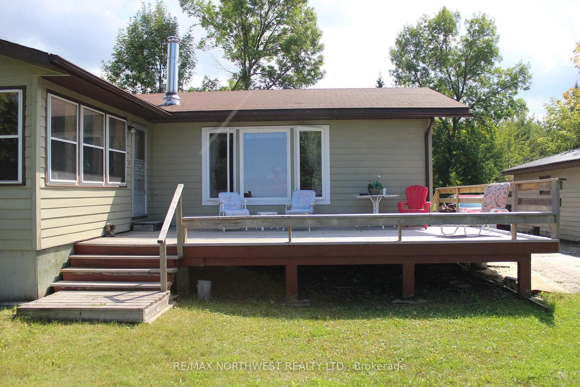 93 STINTZI DR E photo 8