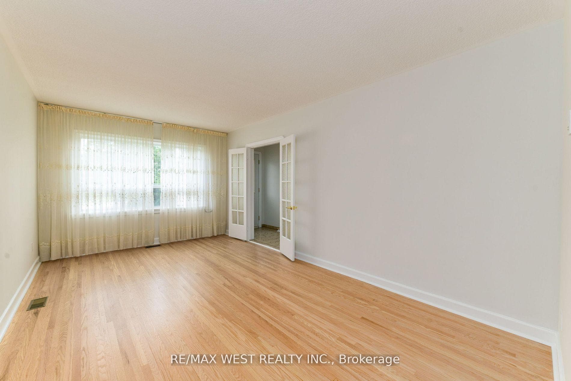 83 East Drive photo 6