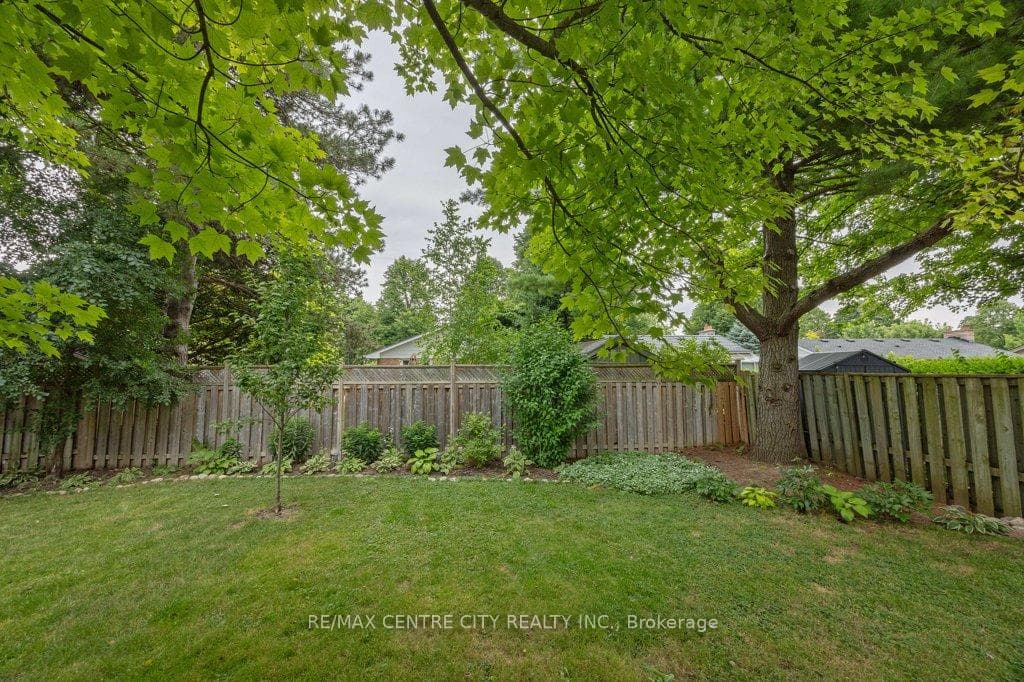 718 Dunboyne Crescent photo 27