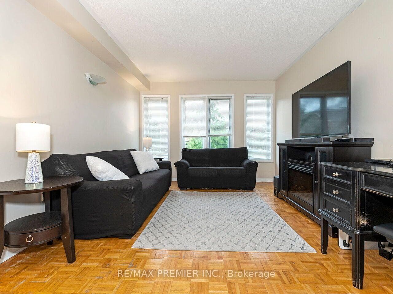 32 Stonebriar Drive photo 6