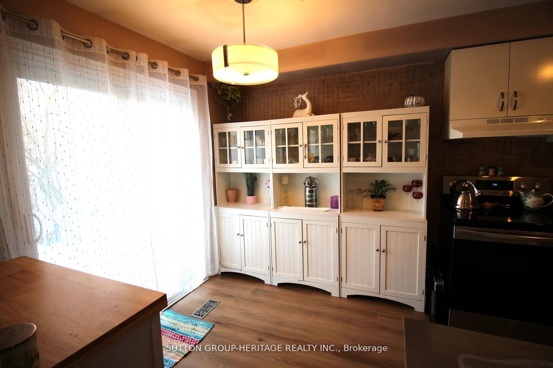 56 Parker Crescent photo 9