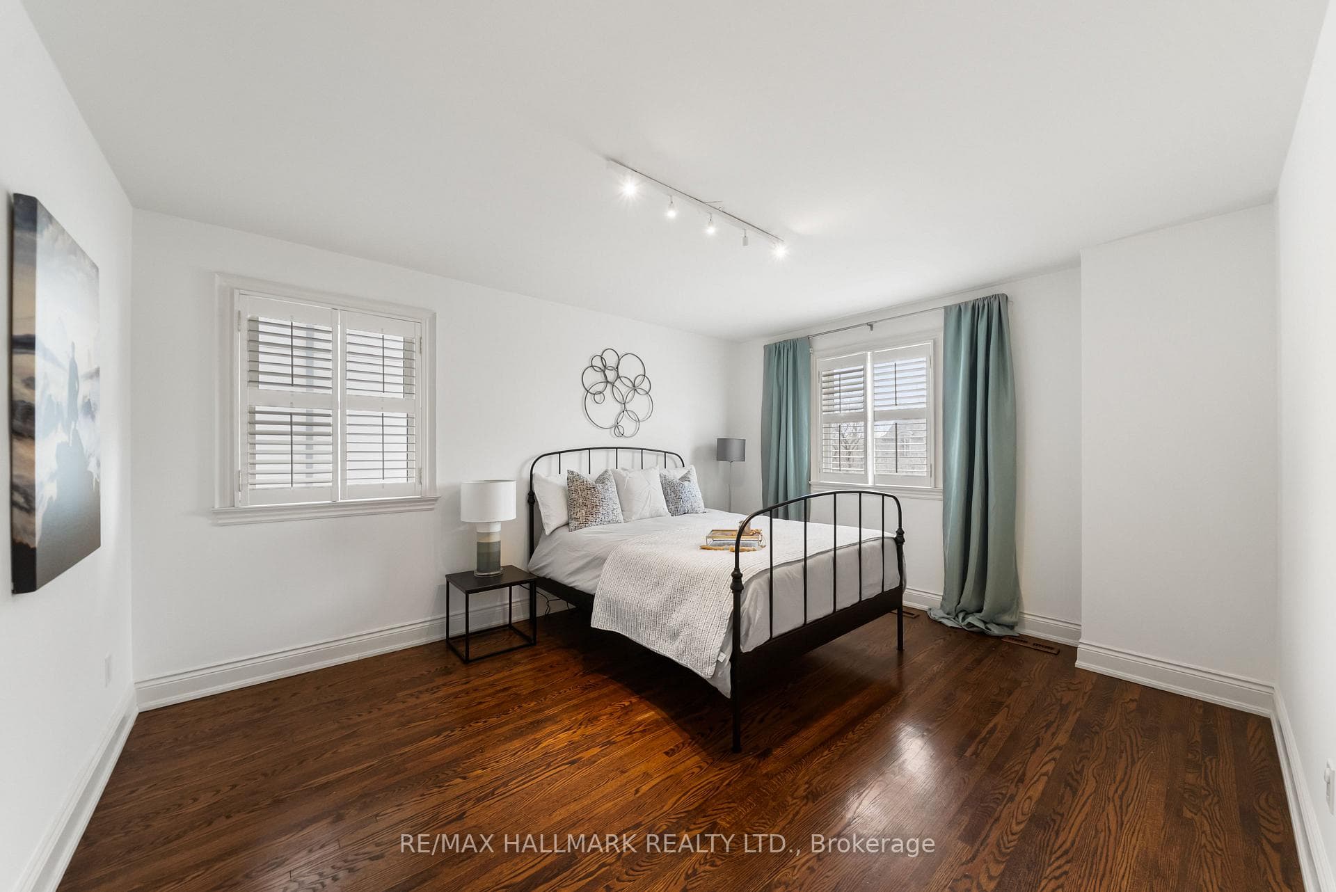 55 Riverside Boulevard photo 29