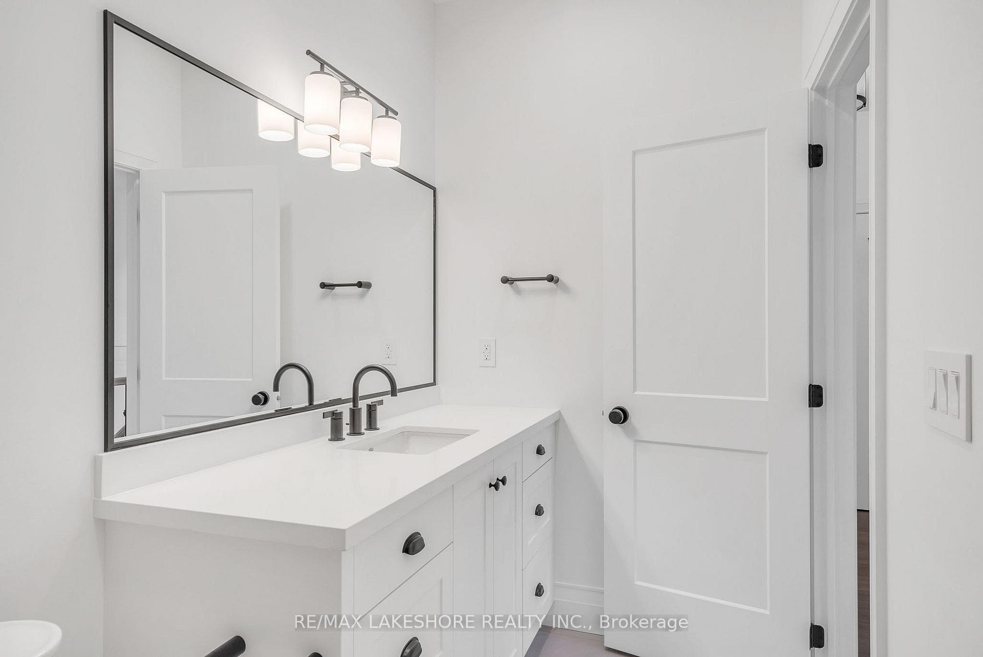 21-1000 D'ARCY Street photo 29