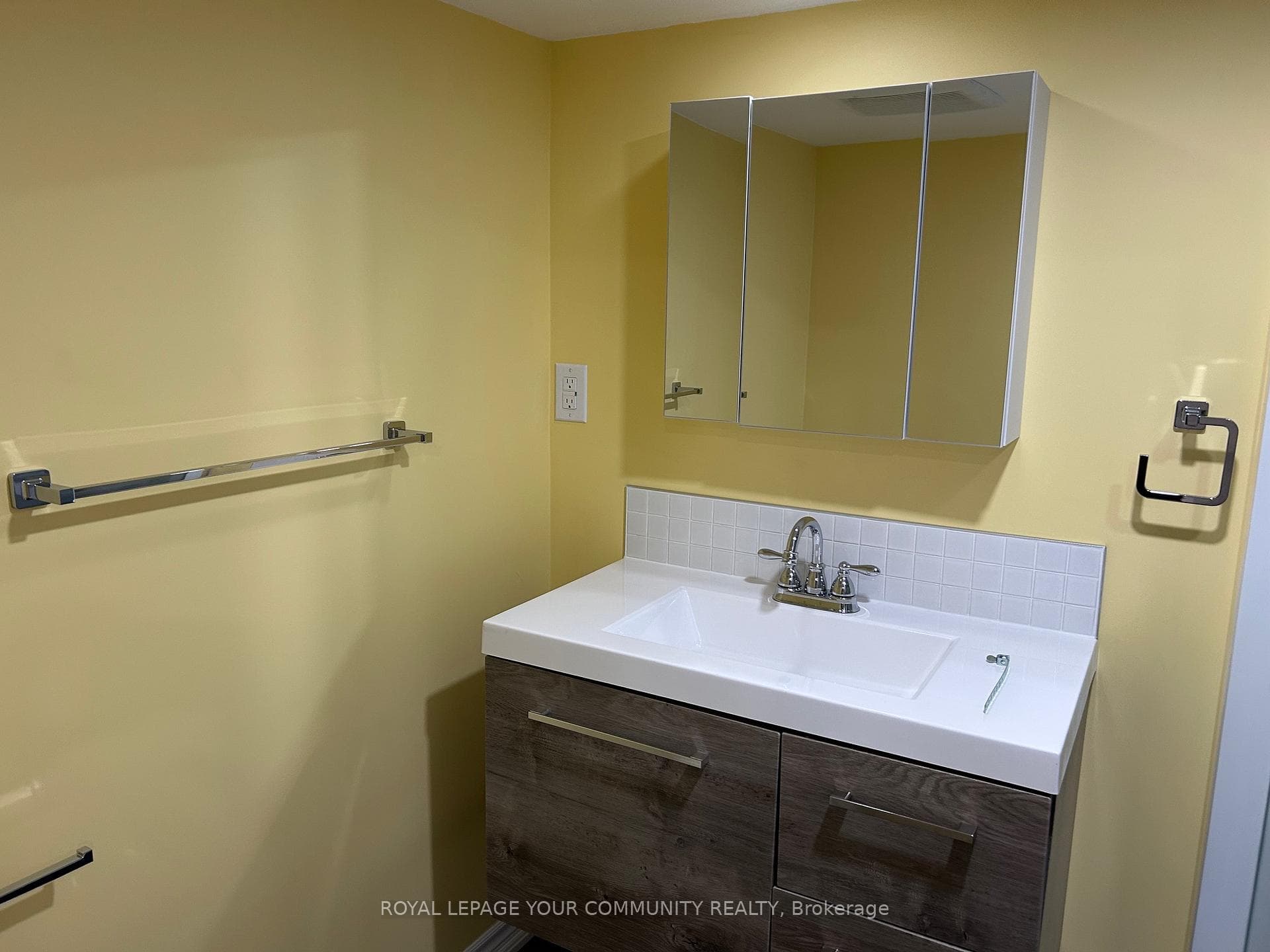 5520 18th Side Road Unit BSMT photo 8