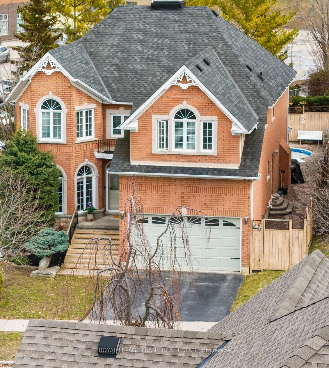 443 Delaney Drive photo 2