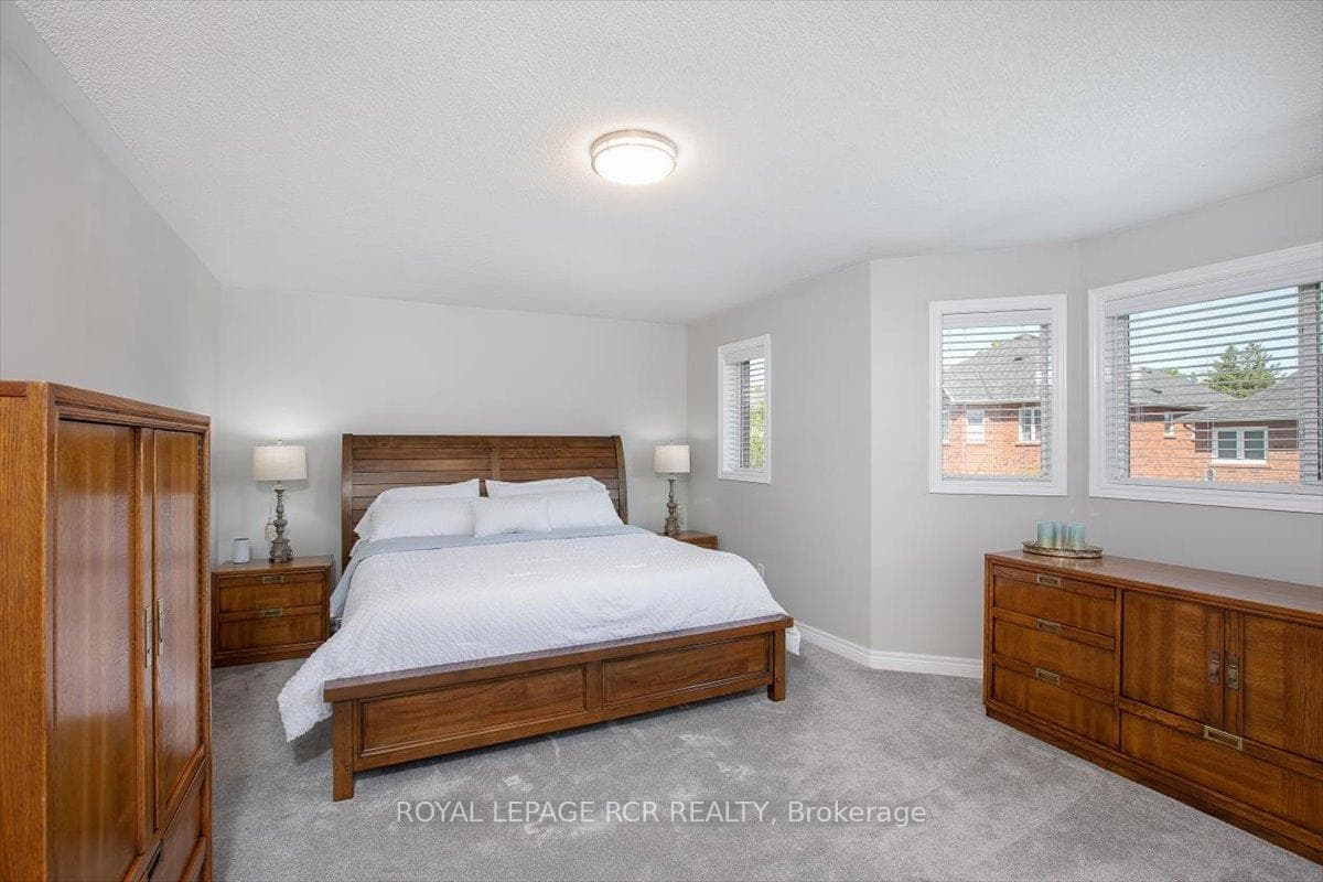 947 Wingarden Crescent photo 19