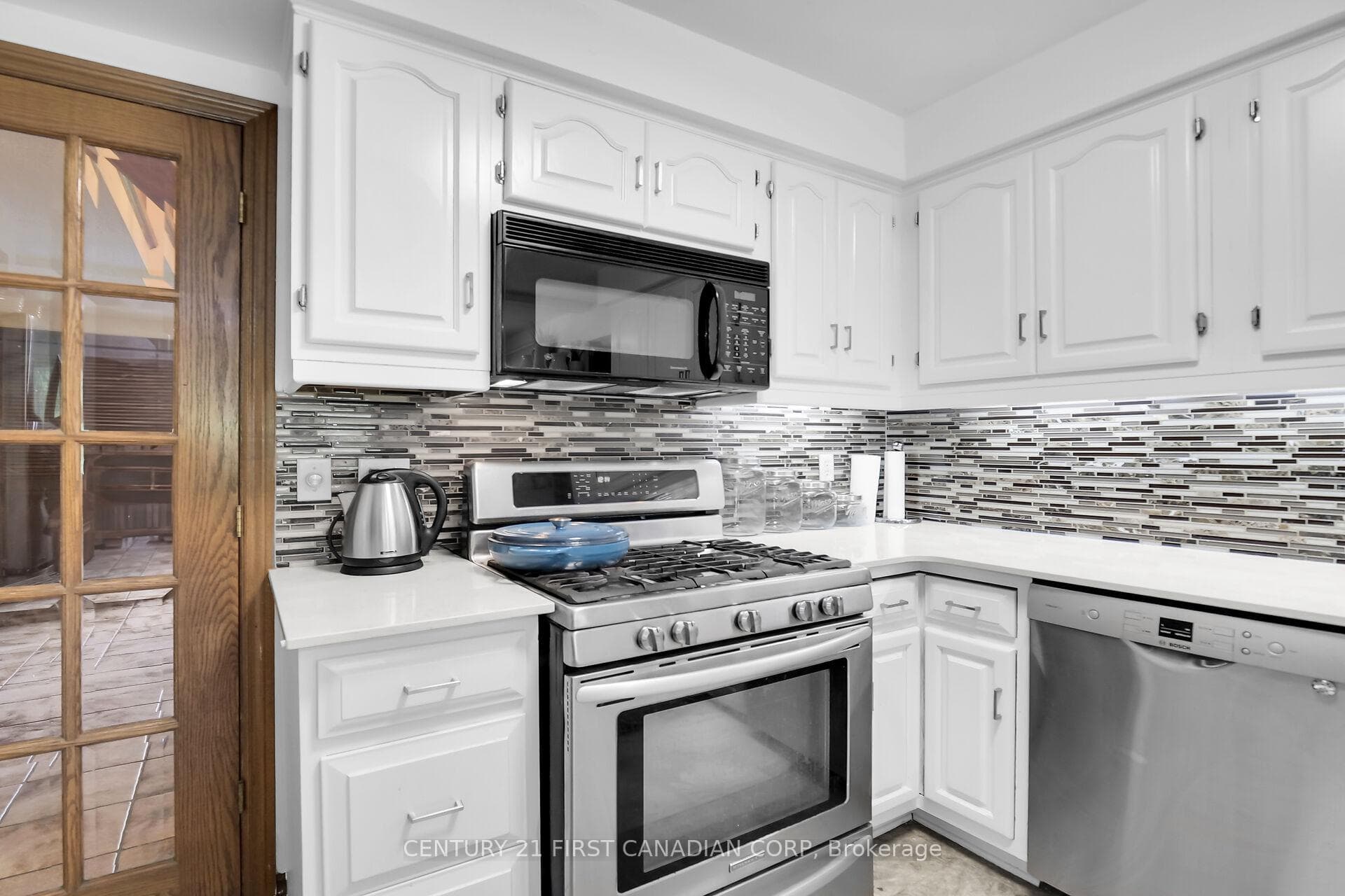 19 Ski Valley Crescent photo 10