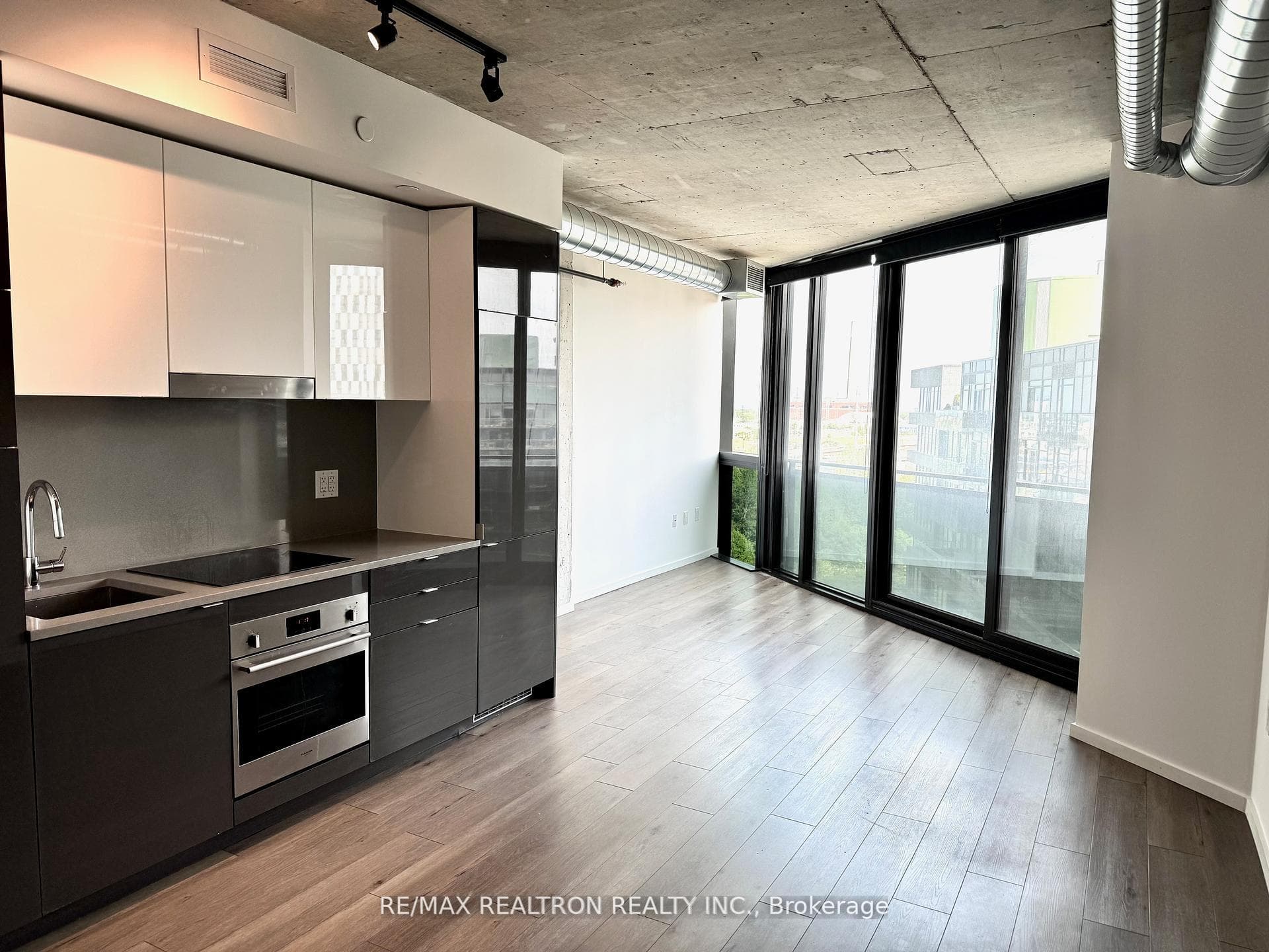 21 Lawren Harris Square Unit 1101 photo 7