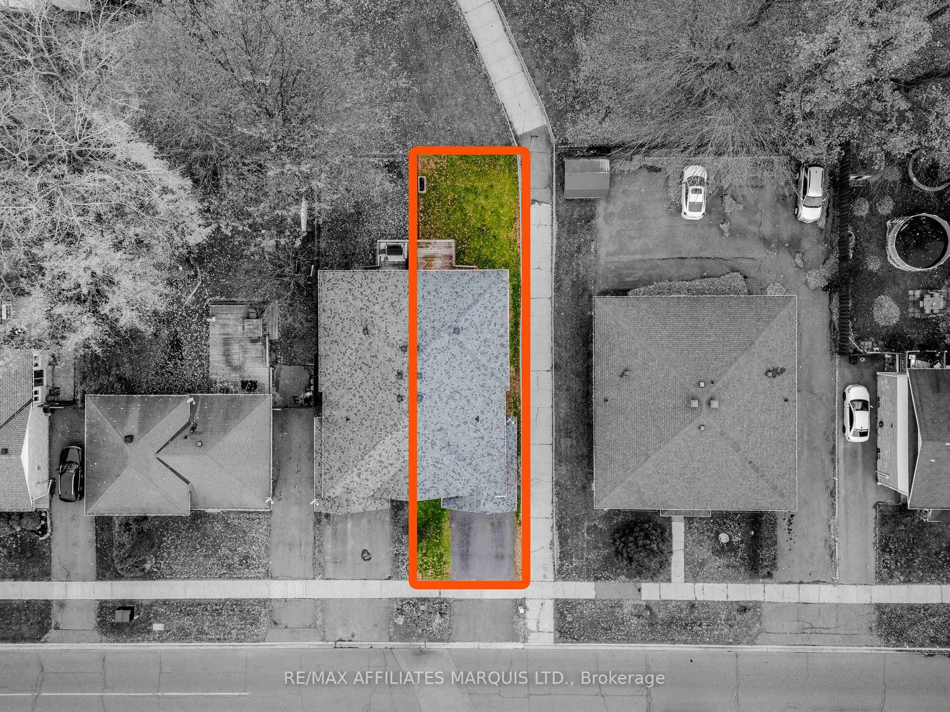 660 Hamilton Crescent photo 44