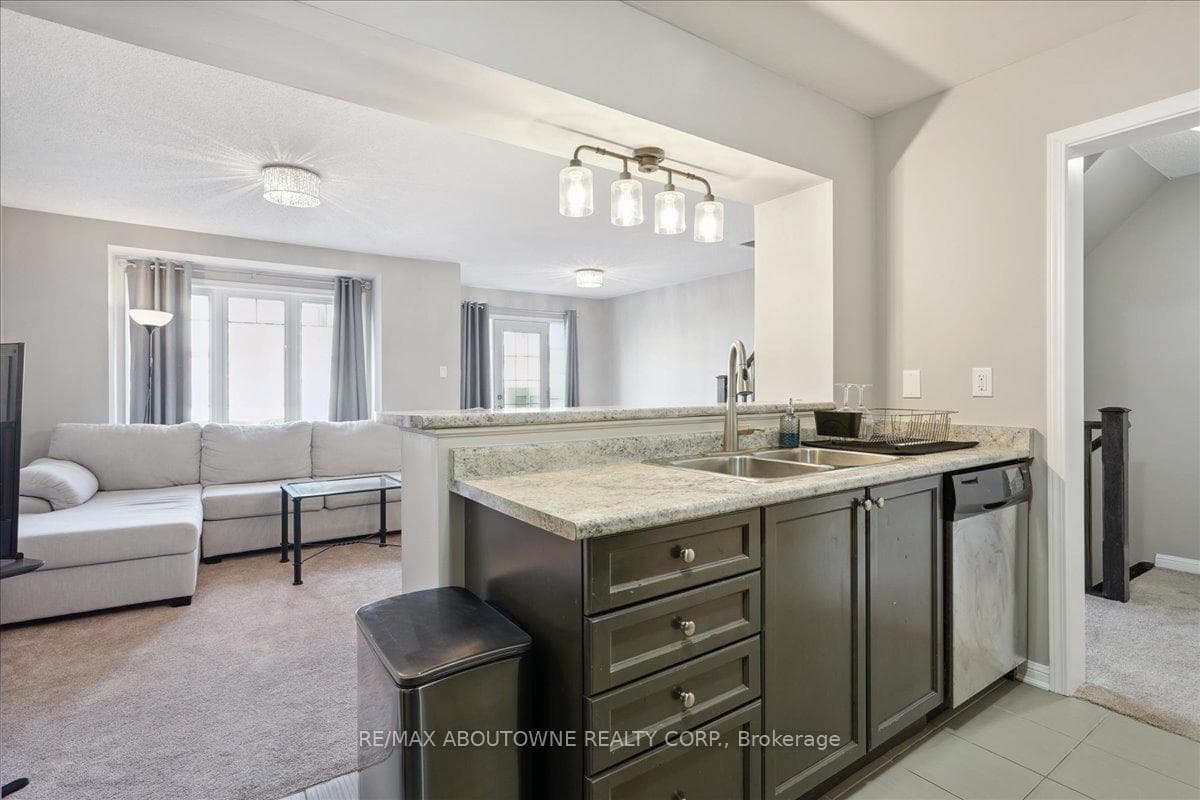 222 Septimus Heights photo 8