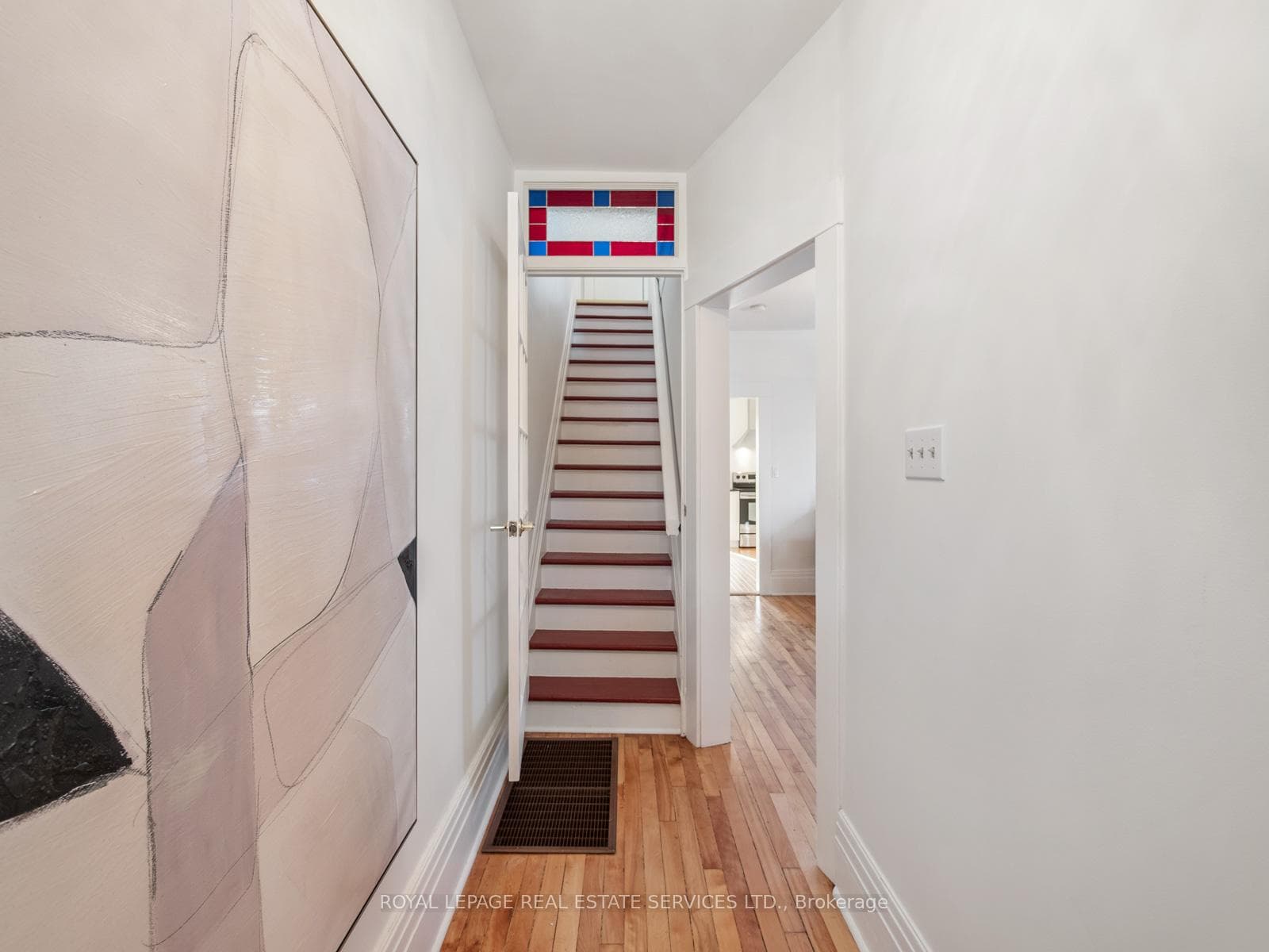 574 St Clarens Avenue photo 19