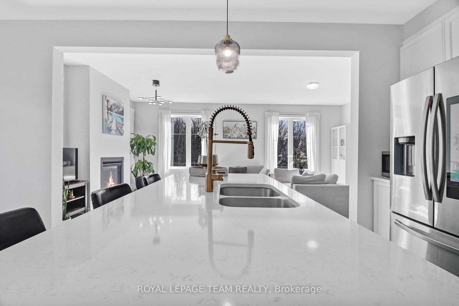 647 Cygnus Street photo 11