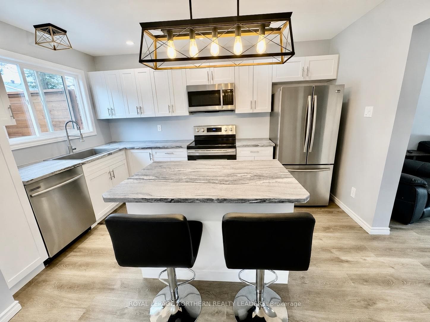 562 Spooner Drive photo 4