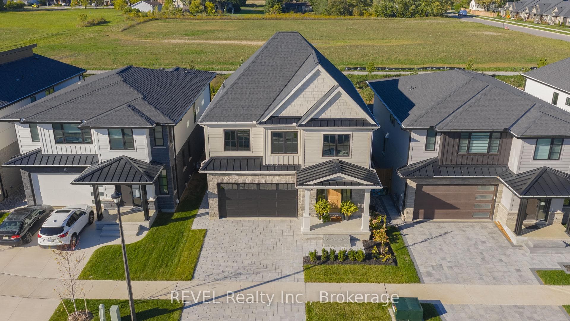 21 Arsenault Crescent photo 2