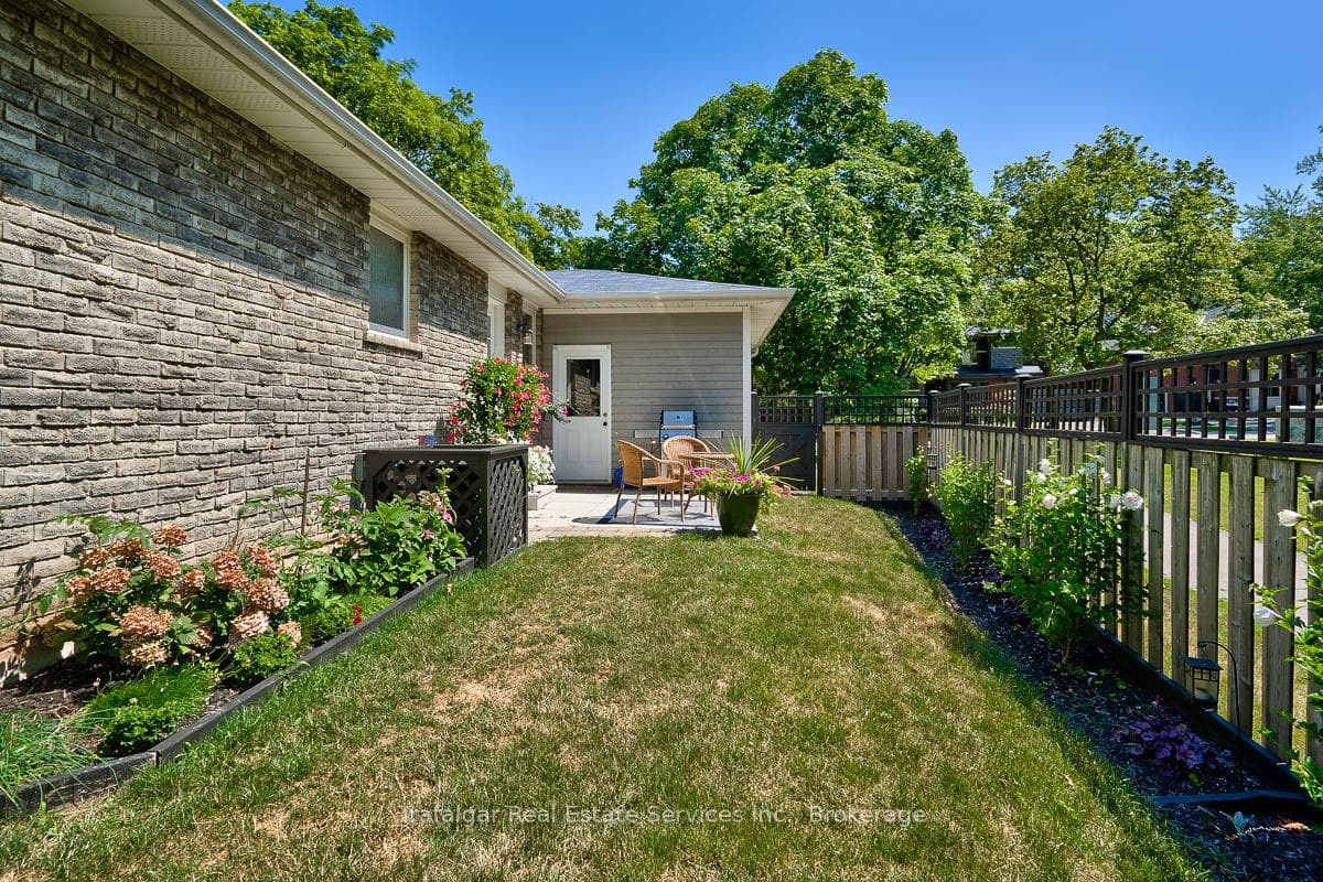 461 Maple Avenue photo 4
