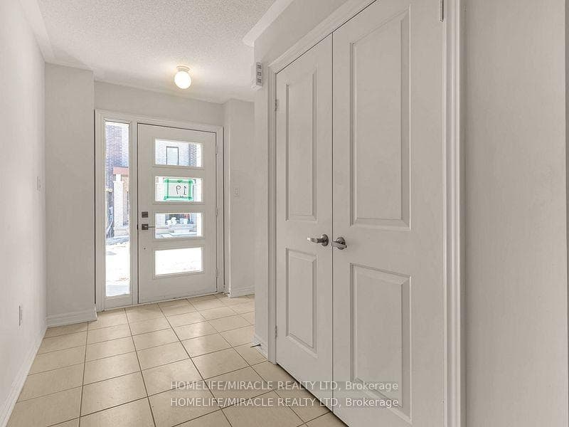 18 Queenpost Drive photo 4
