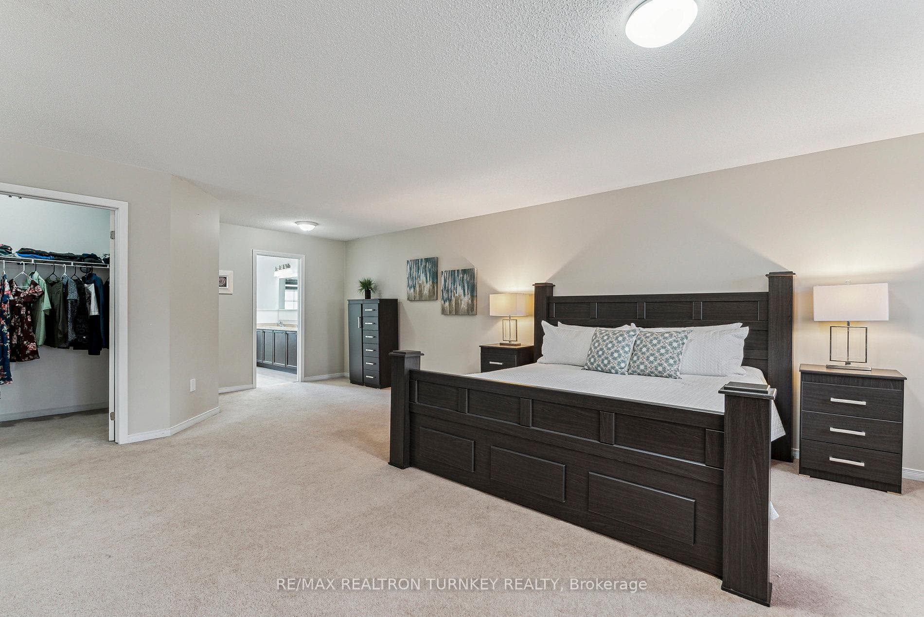 Walk in Closet and En-Suite