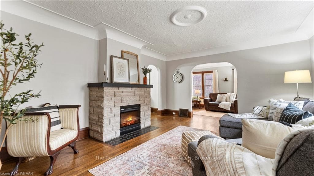 596 GRANT Street photo 8