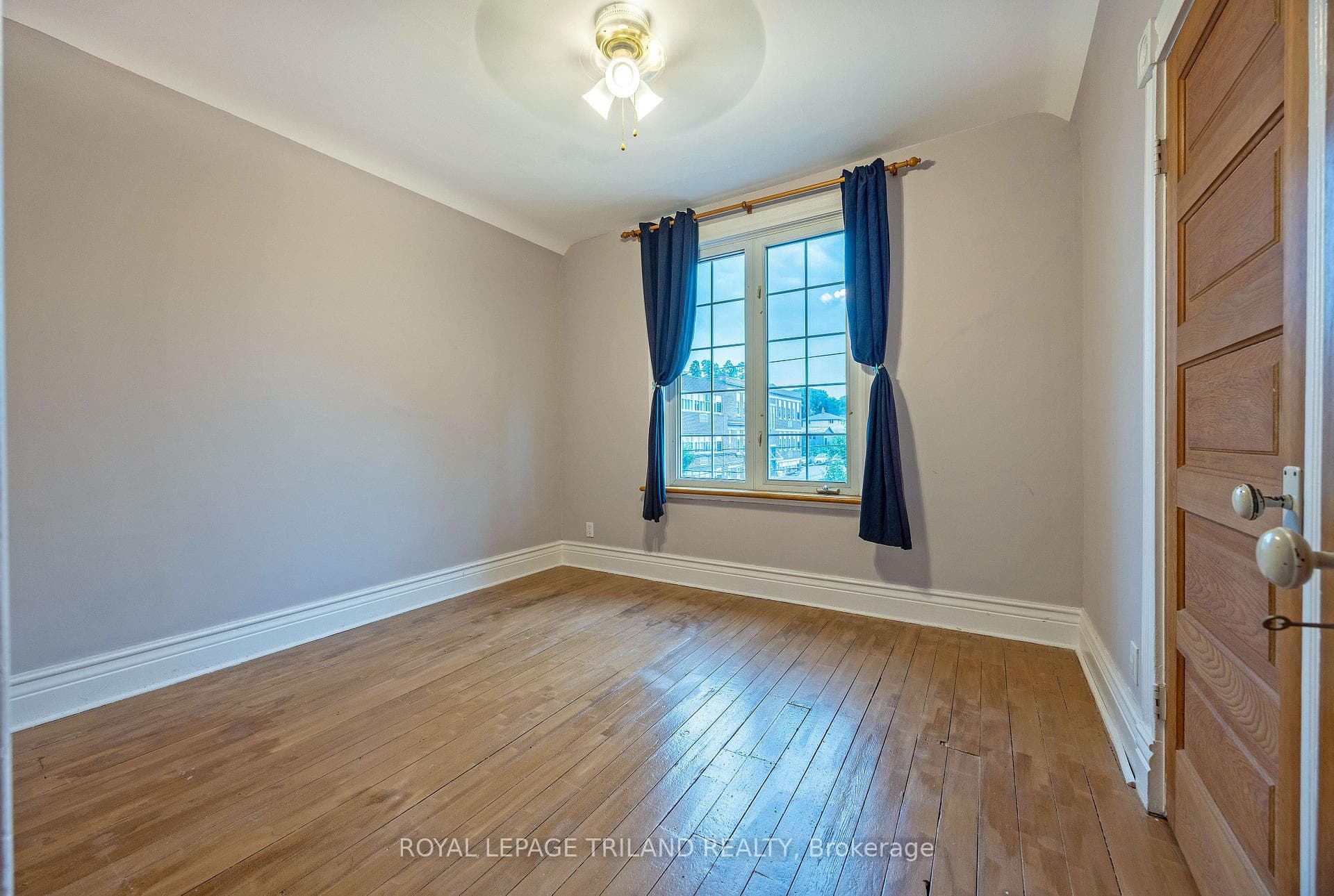 1241 King Street photo 20