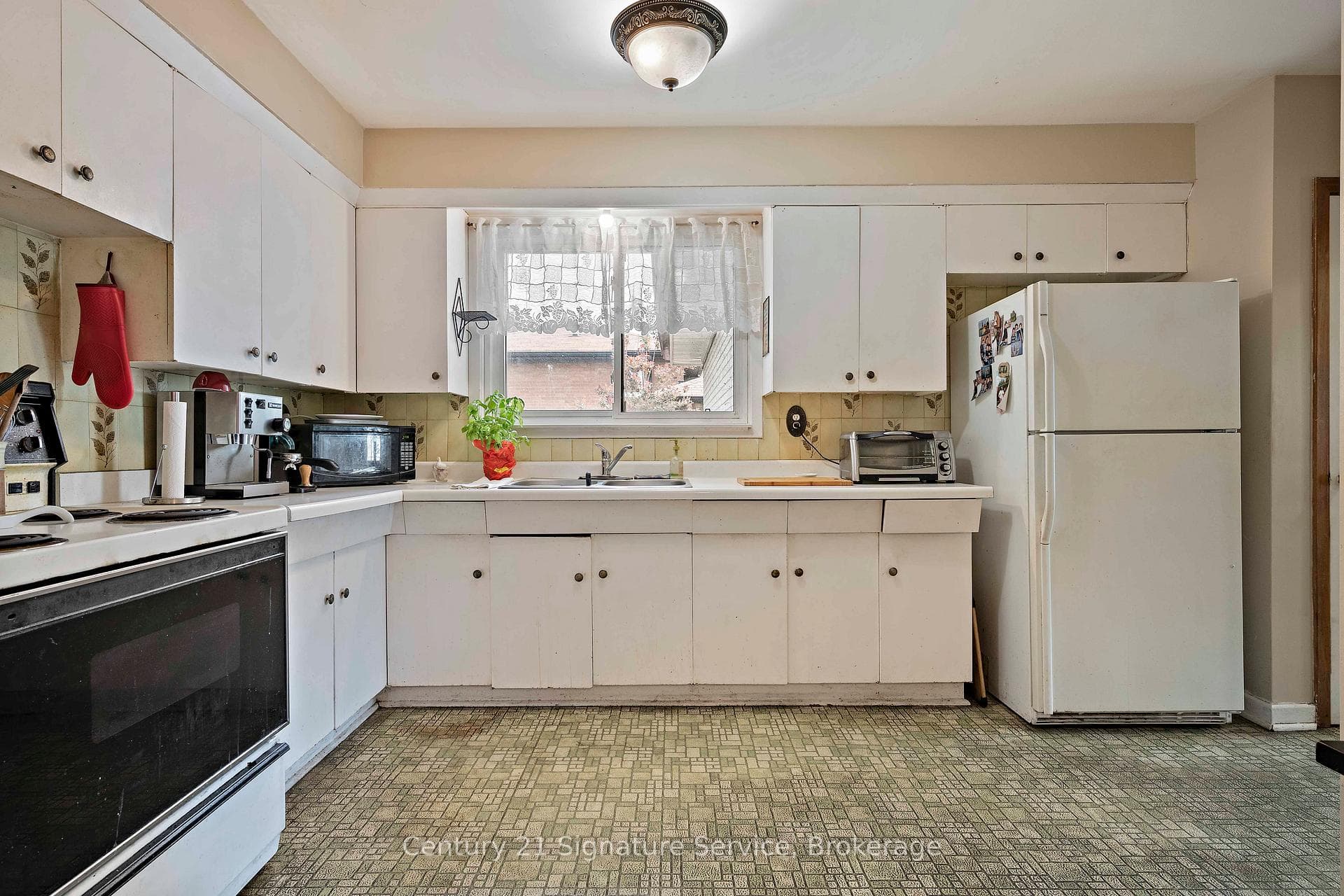 2150 Greenhurst Avenue photo 10