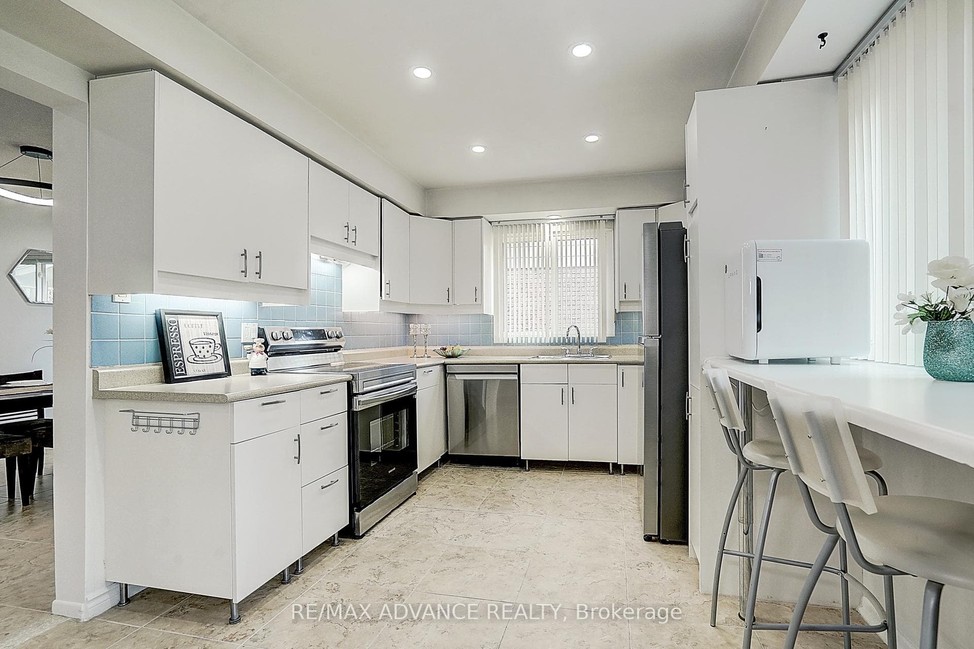 86 Placentia Boulevard photo 22