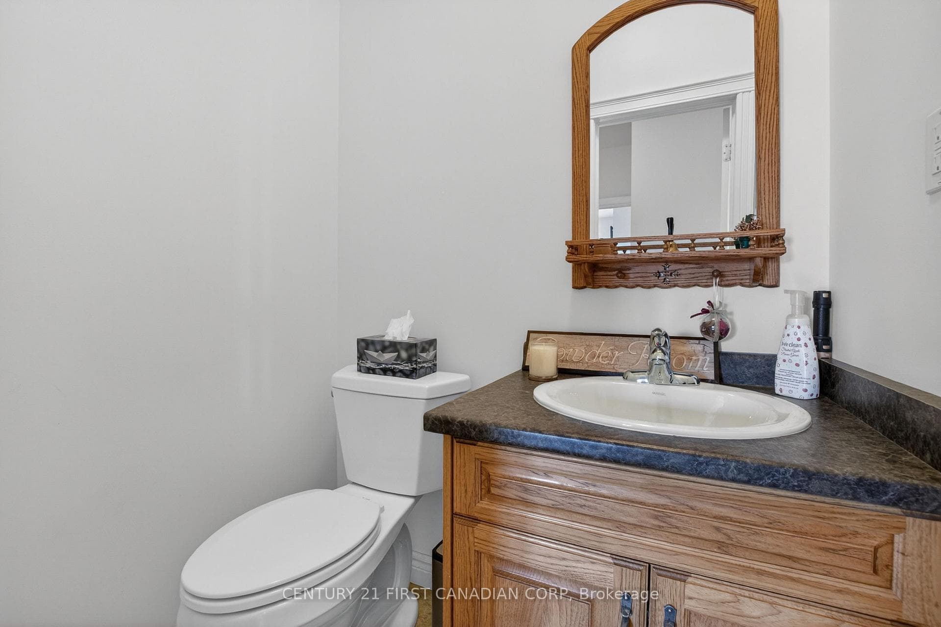653 Peter Street photo 15