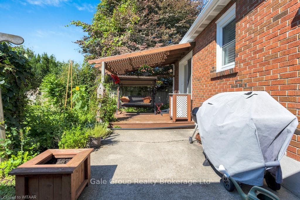 664 SHENSTONE Avenue photo 23