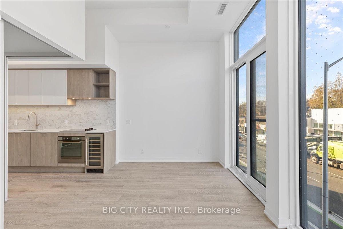 2020 Bathurst Street Unit 219 photo 1