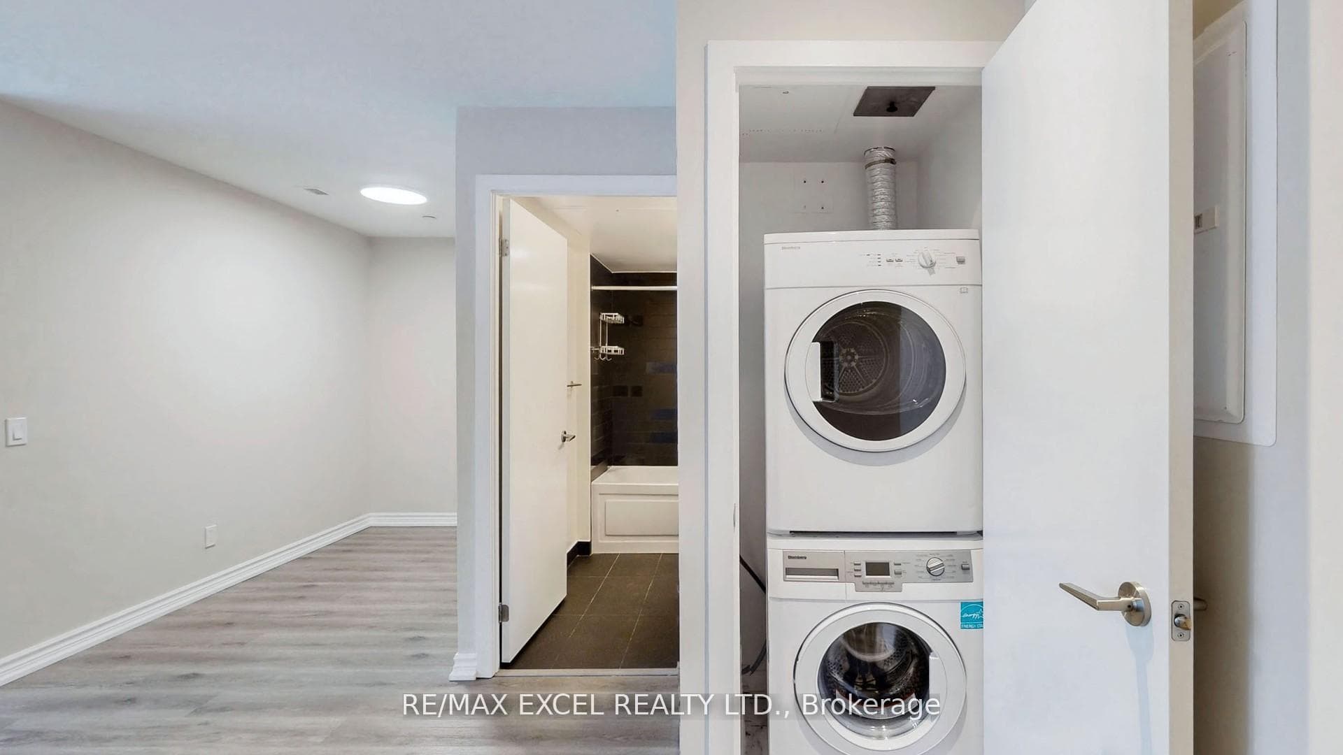 Ensuite Laundry ~ front load washer/dryer