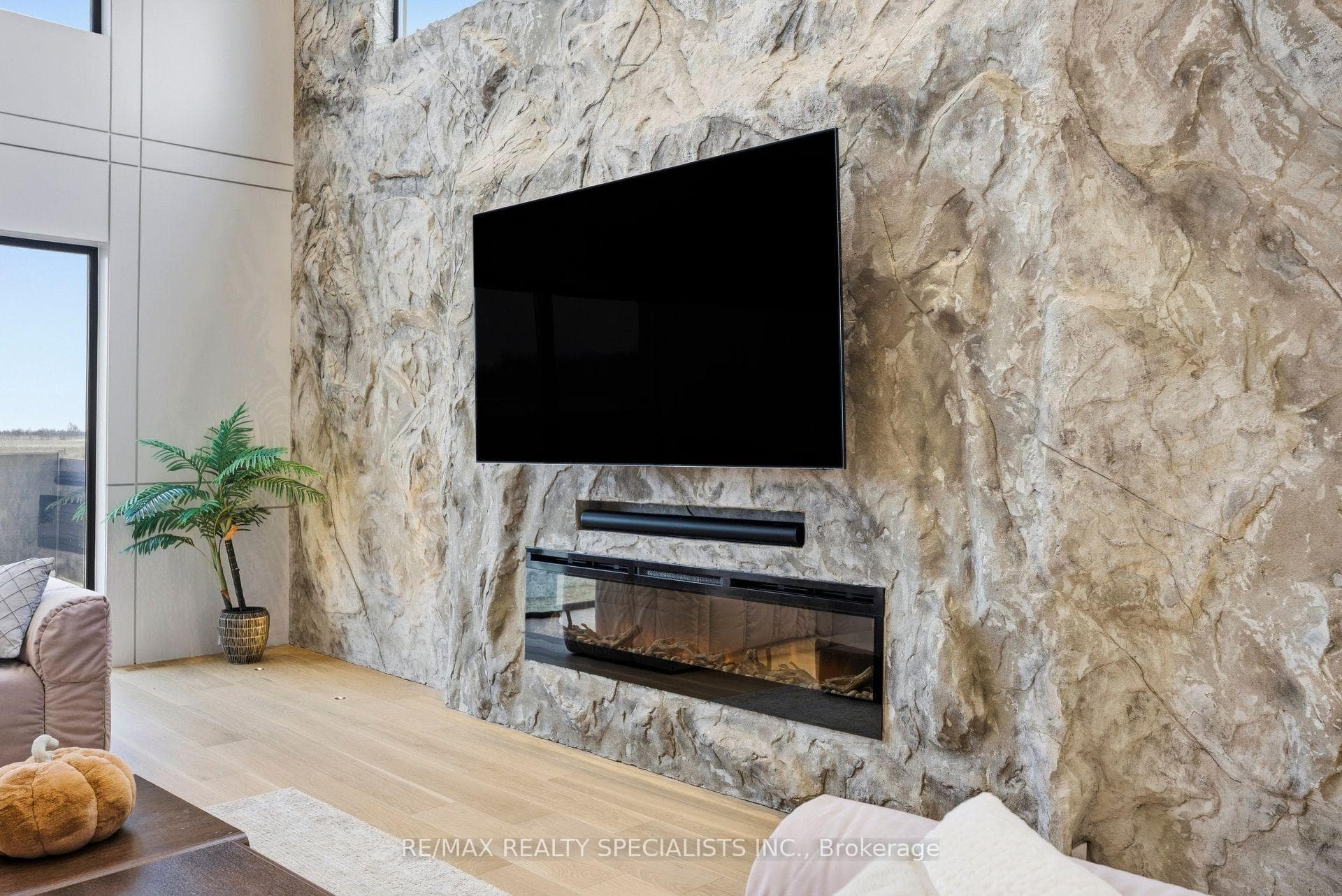 295449 8th Line photo 11