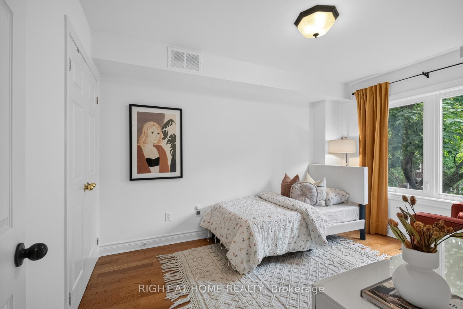 722F Kingston Road photo 13