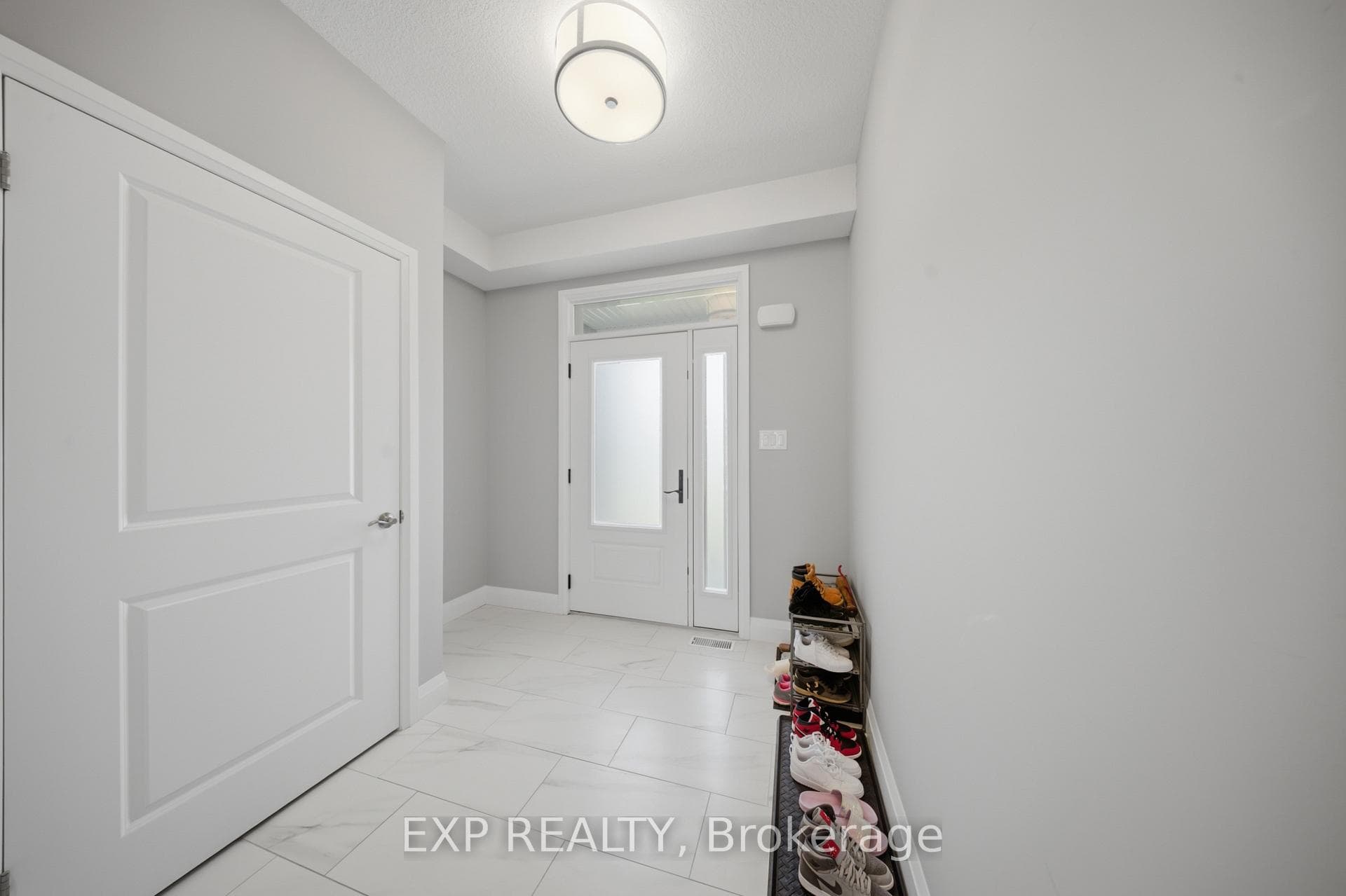 107 Stephenson Way photo 5