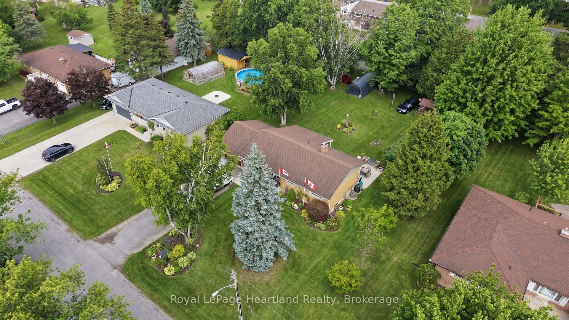 292 Wellington Street photo 1