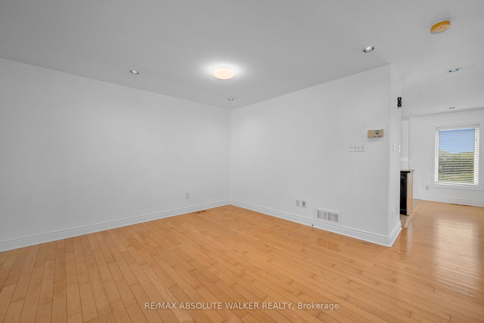 2269 Sandman Crescent photo 12