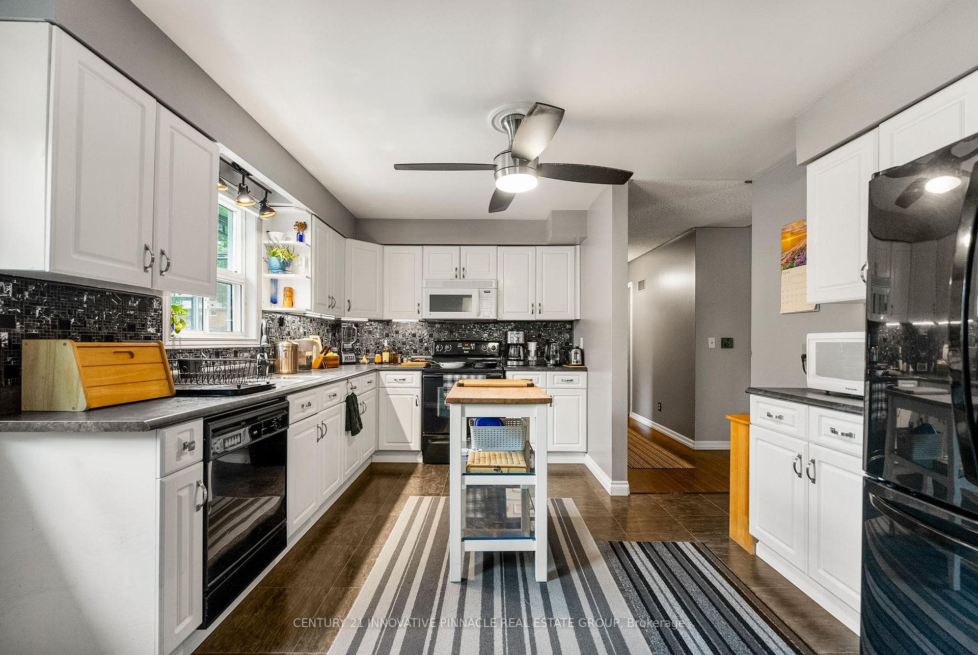 594 Herbert Street photo 14